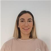 Una chica responsable y que le gusta ayudar a los demás.